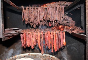 Cách chế biến thịt trâu gác bếp của người Thái đen